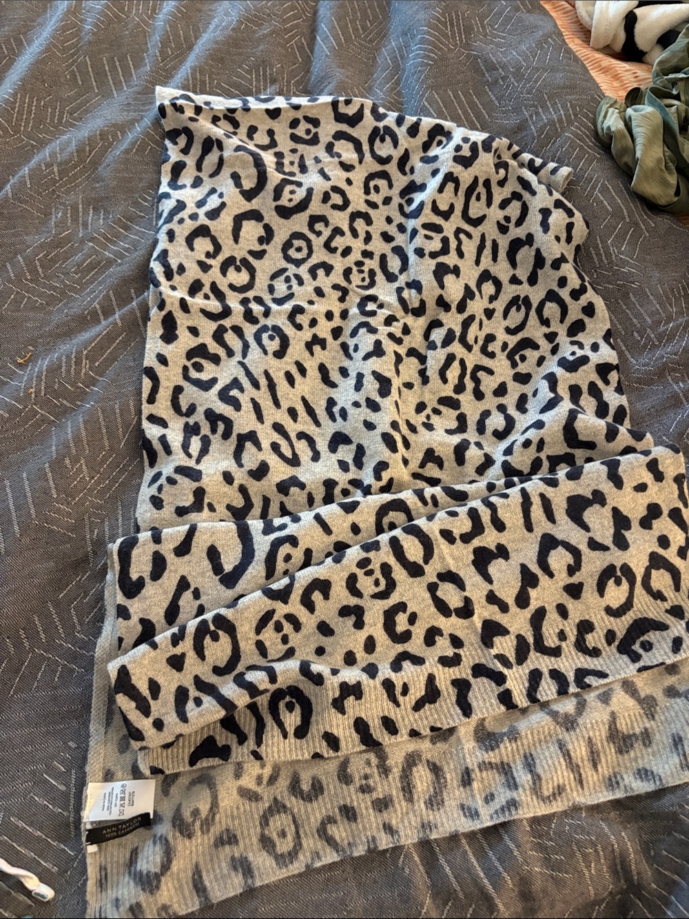 Ann Tylor chasmerr Leopard Print Knit Scarf - Black on Taupe